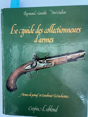 la couverture d'un livre sur laquelle figure l'image d'une arme à feu