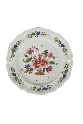 une image représentant une assiette ornée de fleurs sur fond blanc