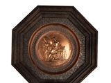 une plaque antique en bronze représentant un homme et une femme à cheval