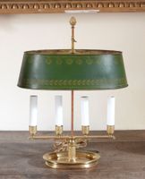 LAMPE BOUILLOTTE à quatre lumières en bronze et abat-jour en…