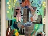 une peinture accrochée au mur d'un immeuble, avec une ville en arrière-plan