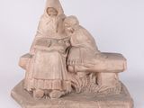 une statue représentant une femme et un homme assis sur un banc