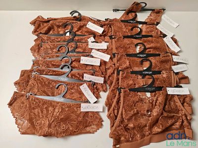 many pairs of scissors that are hanging on a piece of cloth