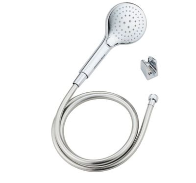 un gros plan d'une pomme de douche avec un flexible et une pomme de douche