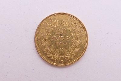 une pièce d'or sur une surface blanche avec un fond blanc