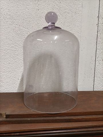 Cloche en verre mauve H : 33