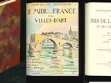 trois livres sont posés côte à côte sur une surface noire