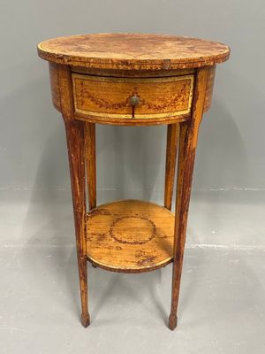 Petit GUERIDON en bois peint, à plateau circulaire reposant …