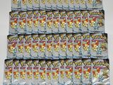 une pile de cartes à collectionner Pokémon empilées les unes sur les autres