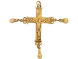 une croix dorée avec un crucifix sur fond blanc