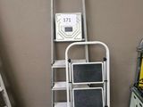 a ladder that is leaning against a wall next to a ladder
