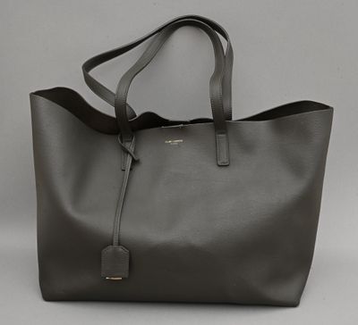 le sac fourre-tout en cuir « Row » gris