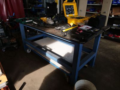 1 TABLE DE SOUDURE DIMENSION : 202 x 100 x 91, EPAISSEUR PLA…