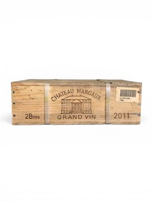 gros plan d'une boîte en bois portant une étiquette