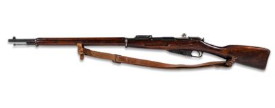 un fusil sur fond blanc, avec une crosse en bois