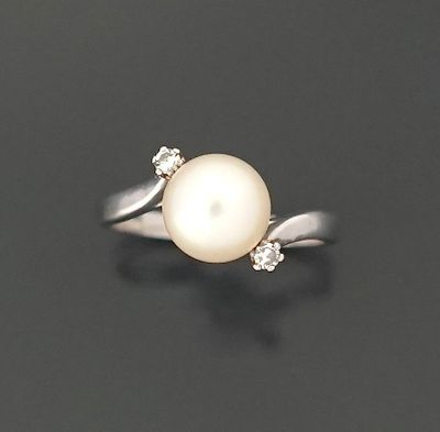 Bague en or gris 18K 750 millièmes ornée d'une perle de cult…