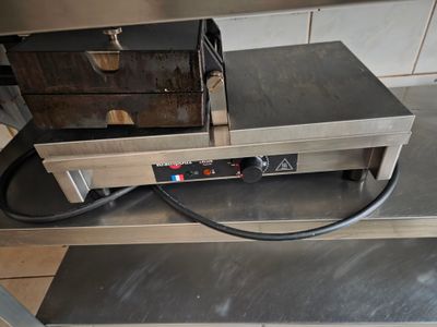 une image d'une machine posée sur un comptoir