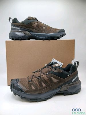Chaussures de randonnée « Salida » pour homme, présentées dans une boîte sur fond blanc