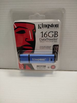 une image montrant un gros plan d'une clé USB dans son emballage