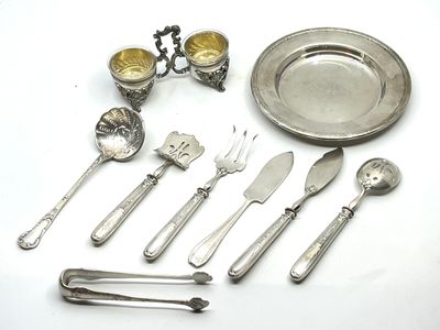 Ensemble de métal argenté comprenant un saleron double à déc…