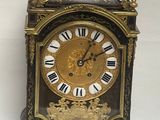 une horloge sur laquelle figurent des chiffres romains