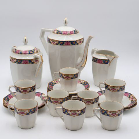 Service à café en porcelaine de Limoges à décor de frise floral e...