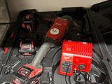 une photo d'une boîte à outils contenant des outils