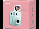 Appareil photo instantané Fuji Instax Mini 12 dans un coffret rose