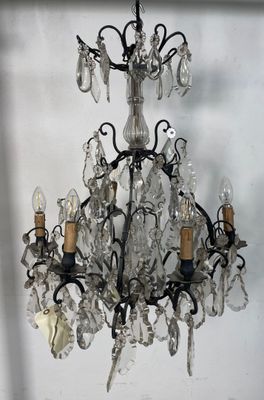 Lustre électrifié en fer forgé à six bras de lumières et trois lumière