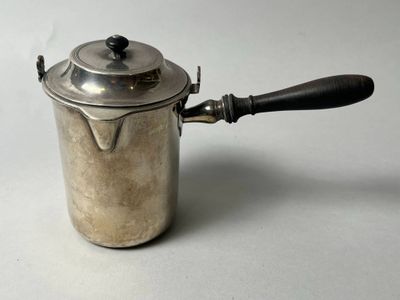 Laitière de voyage en argent, le corps uni, le bec verseur p… - Photo 1