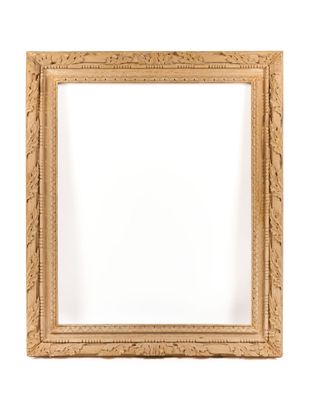 un cadre photo doré sur fond blanc