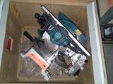 une boîte contenant des outils qui se trouvent à l'intérieur