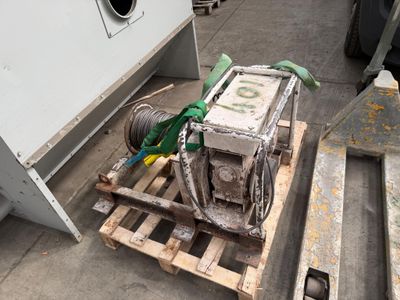 une photo d'une machine posée sur une palette