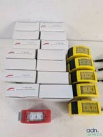 Lot de 19 mètres-rubans à cadran, dont 14 rouges et 5 jaunes… (photo 2)