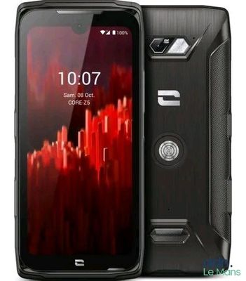 gros plan d'un téléphone portable sur fond blanc