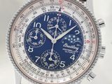 gros plan d'une montre-bracelet avec un cadran bleu