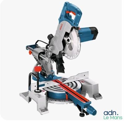 bosch sliding mitre saw with cutting board