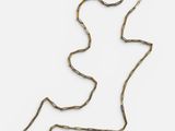 une image d'un collier en or orné d'un serpent