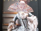 la couverture d'un livre sur laquelle figure une femme en robe tenant un éventail