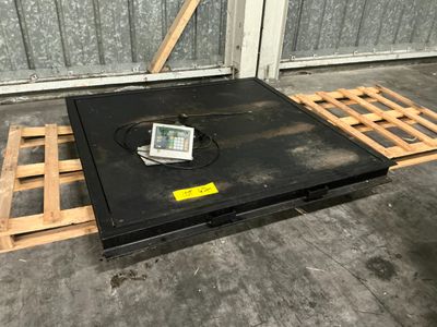 a black box sitting on a pallet in a warehouse