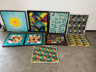 de nombreuses œuvres d'art exposées au rez-de-chaussée