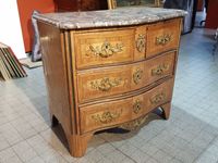 * Commode en bois de placage ouvrant à quatre tiroirs sur tr… (photo 2)