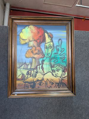 une image d'un tableau sur le mur d'une pièce