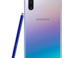 un Samsung Galaxy Note 10 Lite avec un stylo bleu à côté