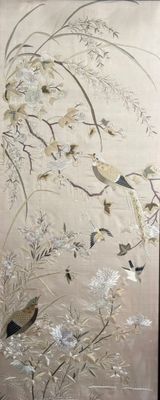 une photo d'un tableau représentant des oiseaux sur une branche
