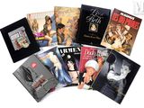 un grand nombre de livres posés sur une table