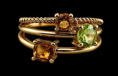 bague en or jaune sertie d'une citrine et de pierres de citrine