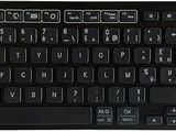 un clavier d'ordinateur sur lequel se trouve un clavier noir