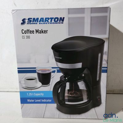 une boîte contenant une cafetière