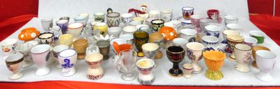 a lot of cups that are sitting on a table
